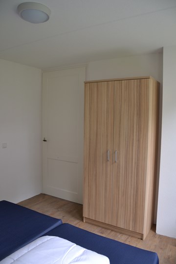 01 Scholtenhagen hoge linnenkast 2 drs